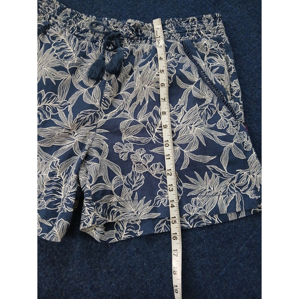 Briggs New York Blue Shorts with White Floral Pattern, Pockets, Medium - Picture 8 of 8